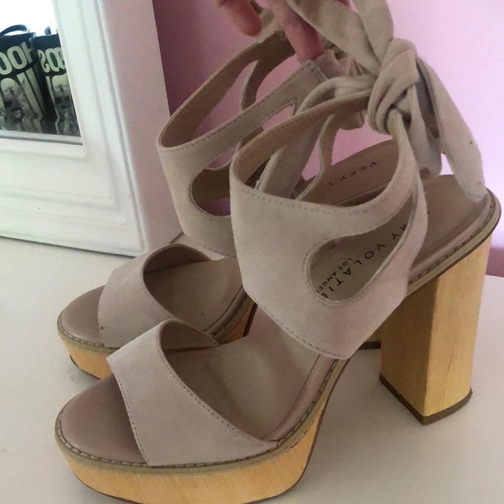 Size 8 // Very Volatile Los Angeles View 2